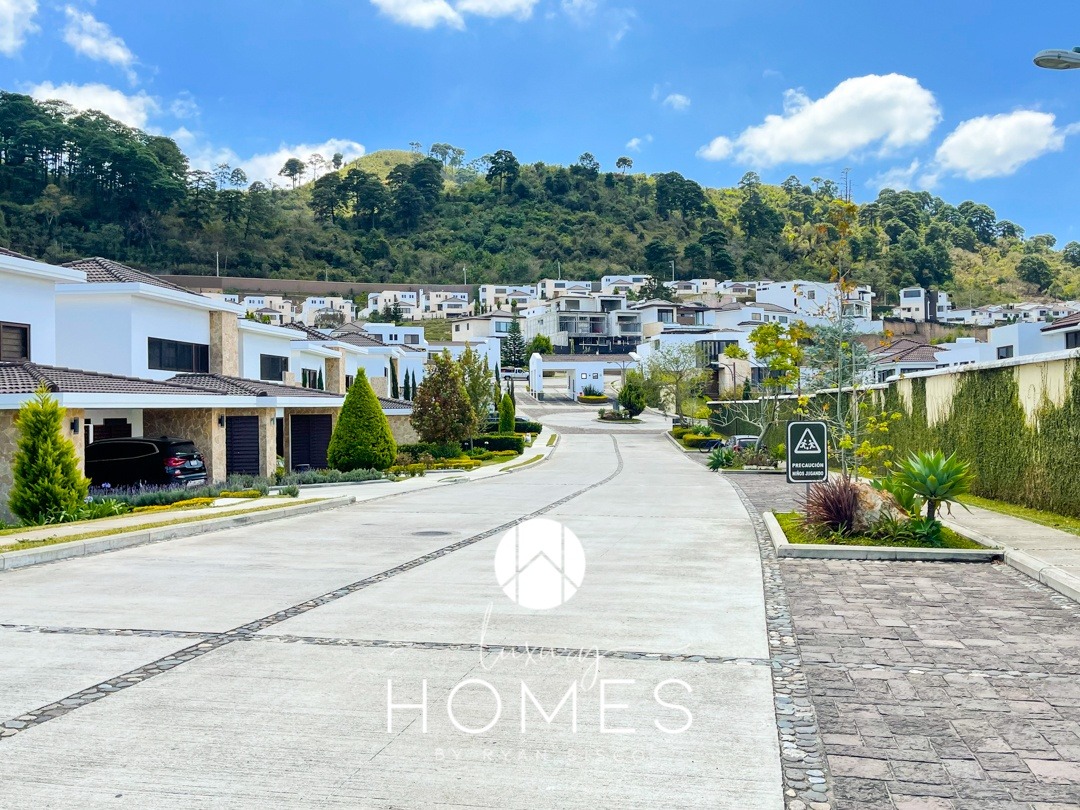 casas en el condominio Estancia Lomas de San Isidro Zona 16