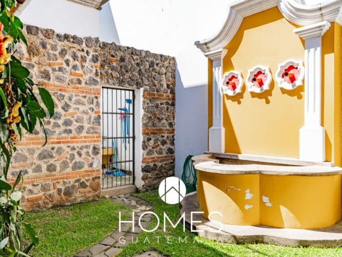 JARDINES DE SAN ISIDRO - CASA ESTILO COLONIAL EN VENTA, ZONA 16 - Homes  Guatemala - Apartamentos y Casas en Venta y Alquiler