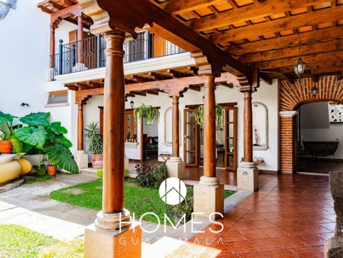 JARDINES DE SAN ISIDRO - CASA ESTILO COLONIAL EN VENTA, ZONA 16 - Homes  Guatemala - Apartamentos y Casas en Venta y Alquiler